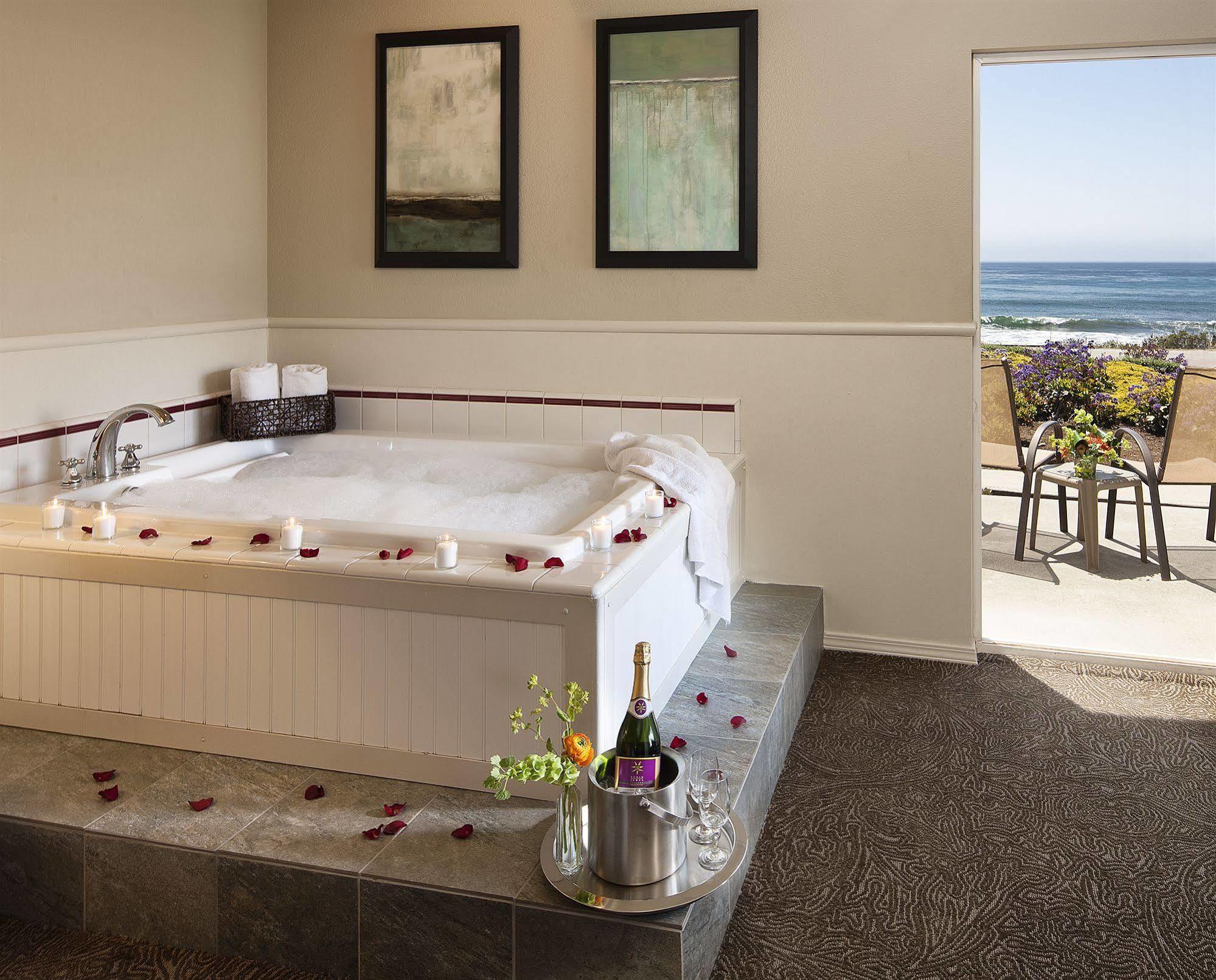 Cambria Landing Inn And Suites Dış mekan fotoğraf