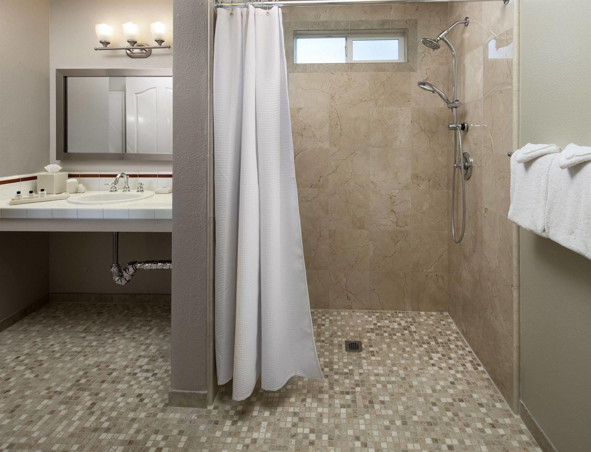 Cambria Landing Inn And Suites Dış mekan fotoğraf